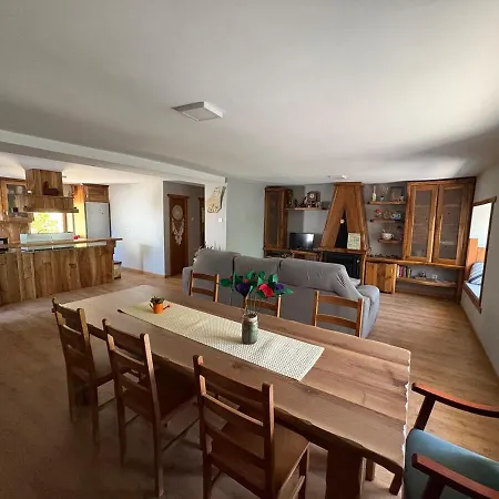 Vivienda De Uso Turistico En Plena Naturaleza O Poleiro シャレー