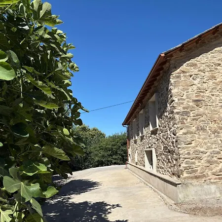 Vivienda De Uso Turistico En Plena Naturaleza O Poleiro シャレー